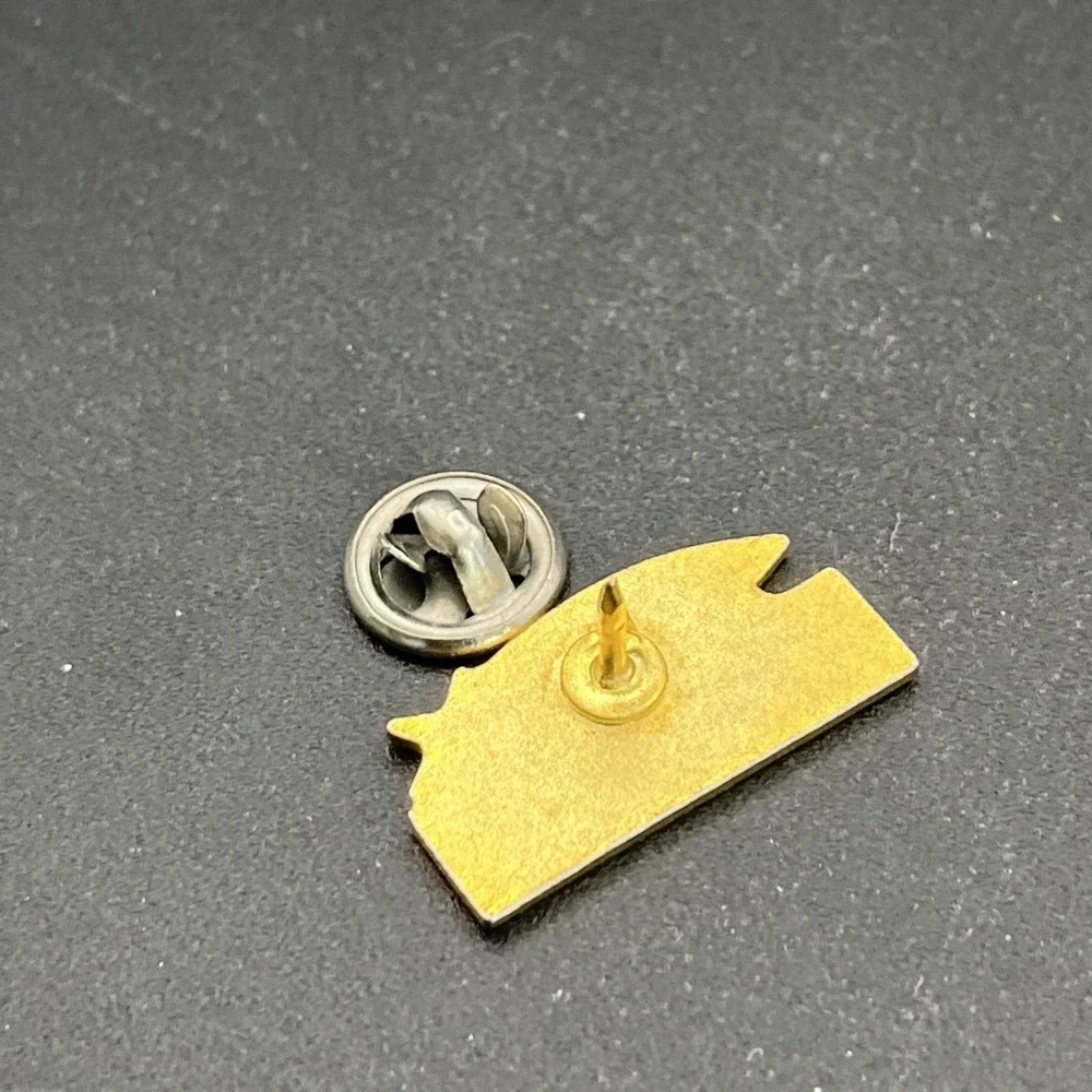 Shooting Star Casino Gold Tone‎ Lapel Hat Pin